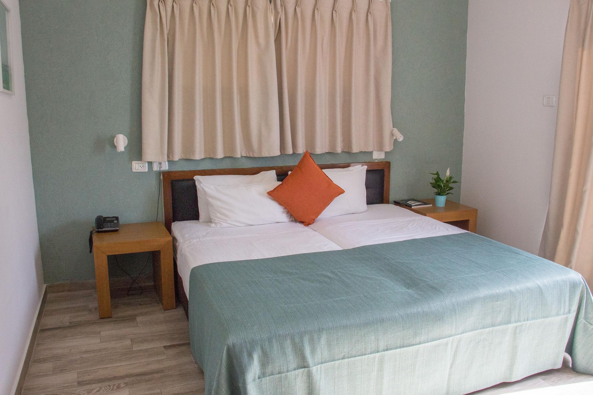 Golden Beach Hotel Tel Aviv Bagian luar foto