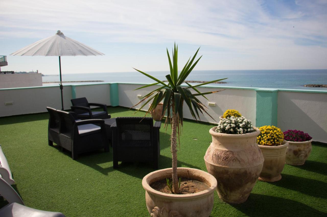 Golden Beach Hotel Tel Aviv Bagian luar foto