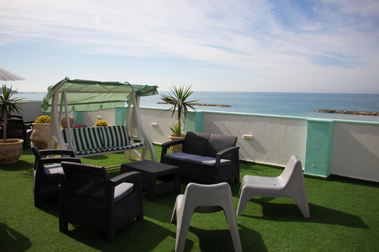 Golden Beach Hotel Tel Aviv Bagian luar foto