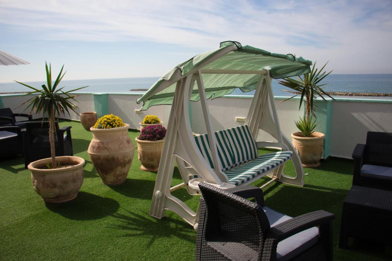 Golden Beach Hotel Tel Aviv Bagian luar foto