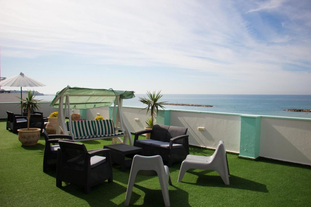 Golden Beach Hotel Tel Aviv Bagian luar foto