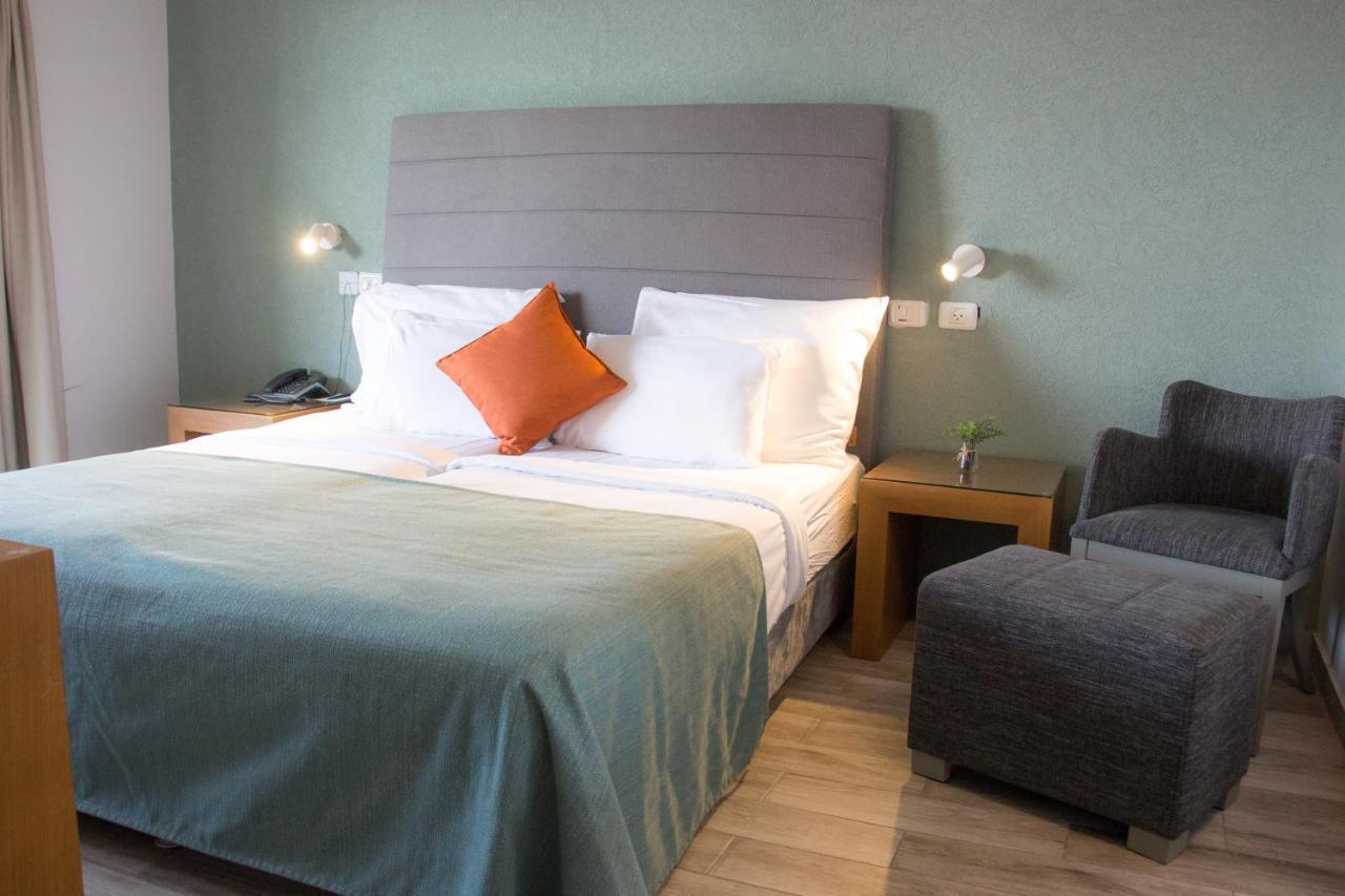 Golden Beach Hotel Tel Aviv Bagian luar foto