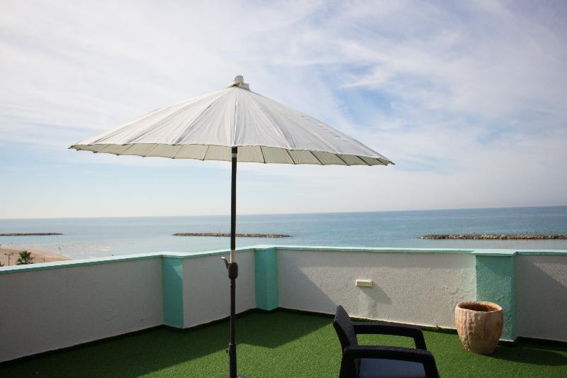Golden Beach Hotel Tel Aviv Bagian luar foto