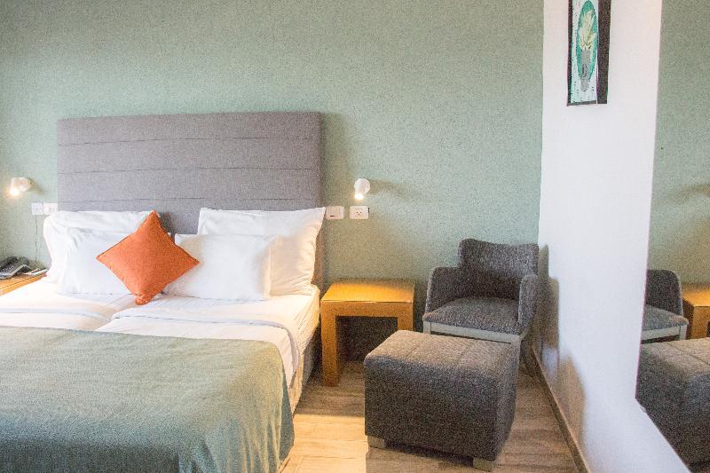Golden Beach Hotel Tel Aviv Bagian luar foto